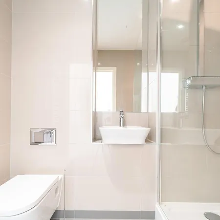Greenwich Station Suite: Luxury 2-Bed with PlayStation London Exterior photo