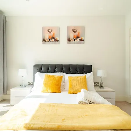 Greenwich Station Suite: Luxury 2-Bed with PlayStation London Exterior photo