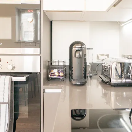 Greenwich Station Suite: Luxury 2-Bed with PlayStation London Exterior photo