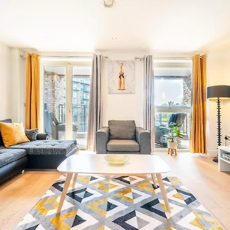 Greenwich Station Suite: Luxury 2-Bed with PlayStation London Exterior photo