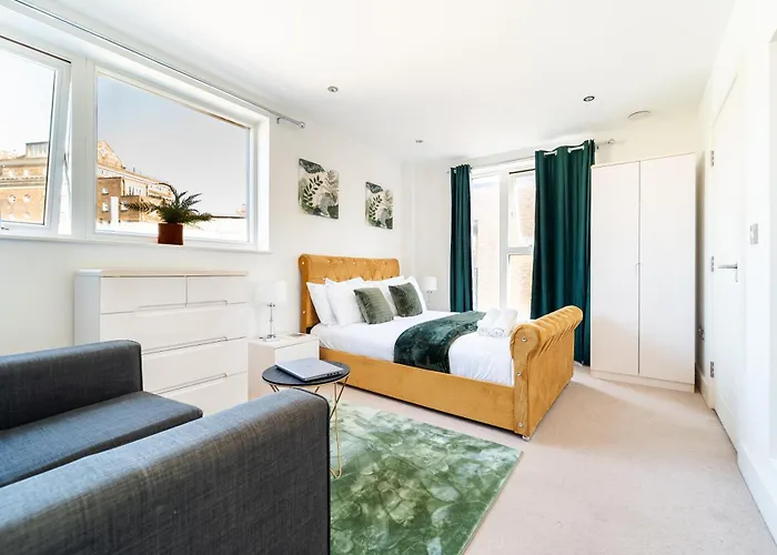Luxury Greenwich 2Bed 2Bath Apt - Sleep 6 Guest- 1 Min From Station - Close To Greenwich Maritime- Playstation Provided