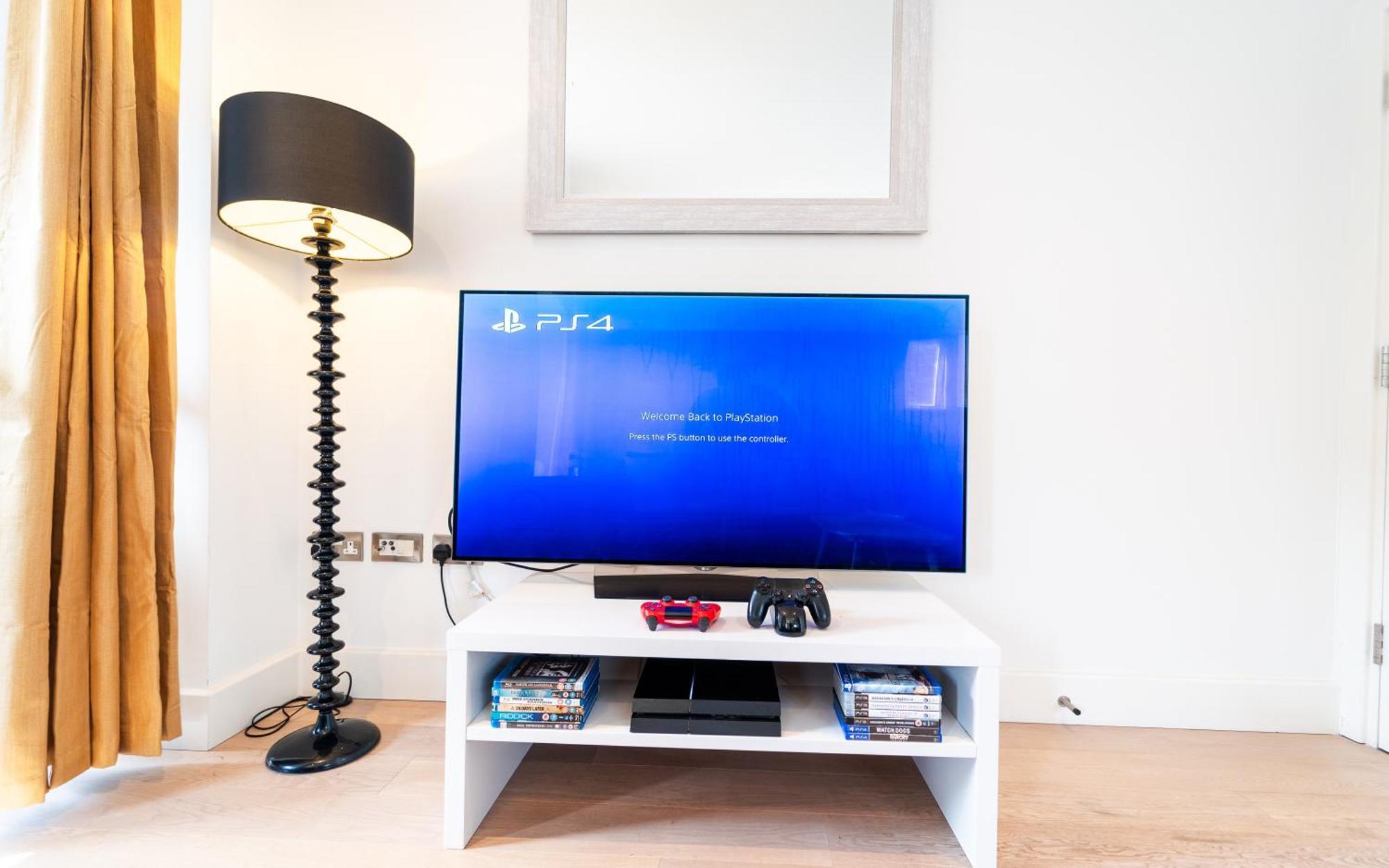 Greenwich Station Suite: Luxury 2-bed With Playstation London