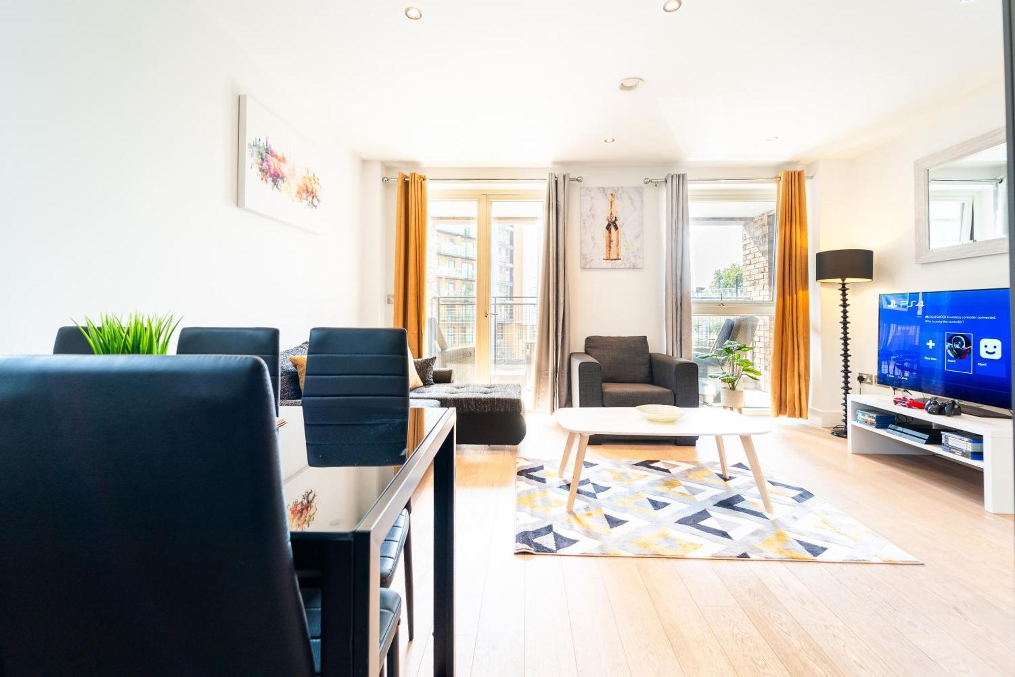 Greenwich Station Suite: Luxury 2-bed With Playstation London