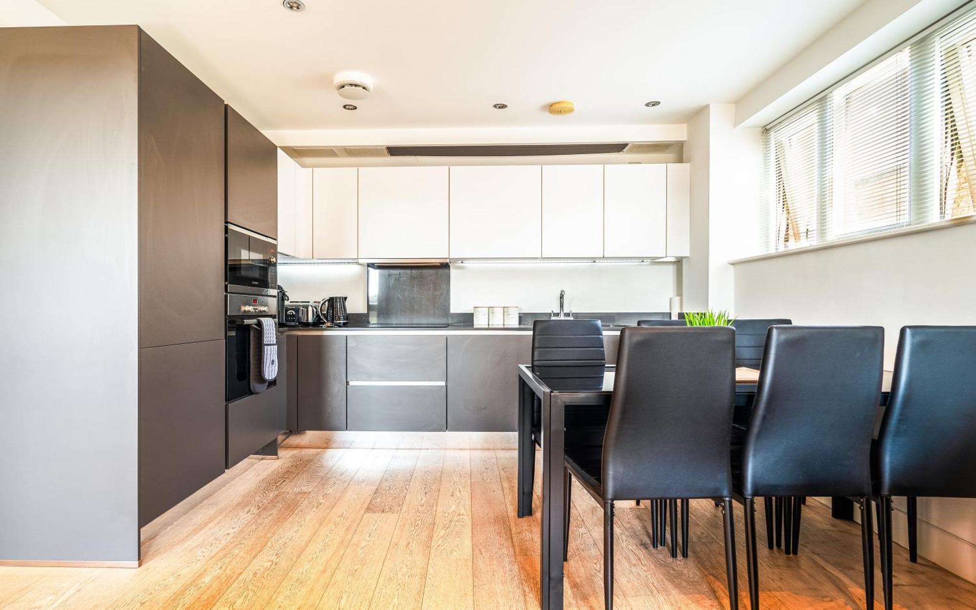 Greenwich Station Suite: Luxury 2-bed With Playstation London