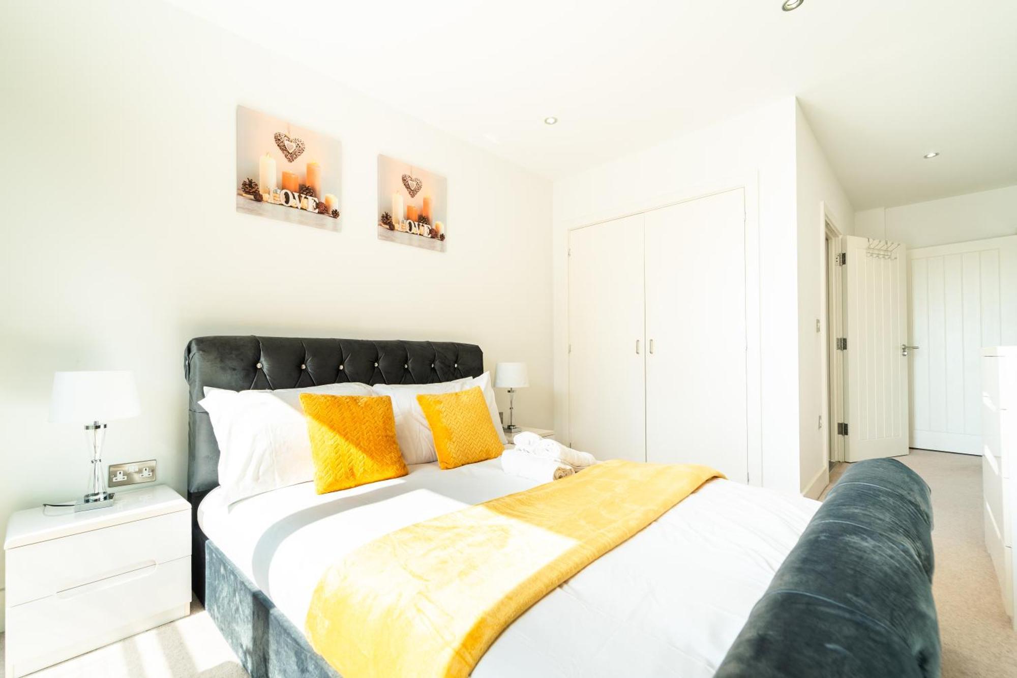 Greenwich Station Suite: Luxury 2-bed With Playstation