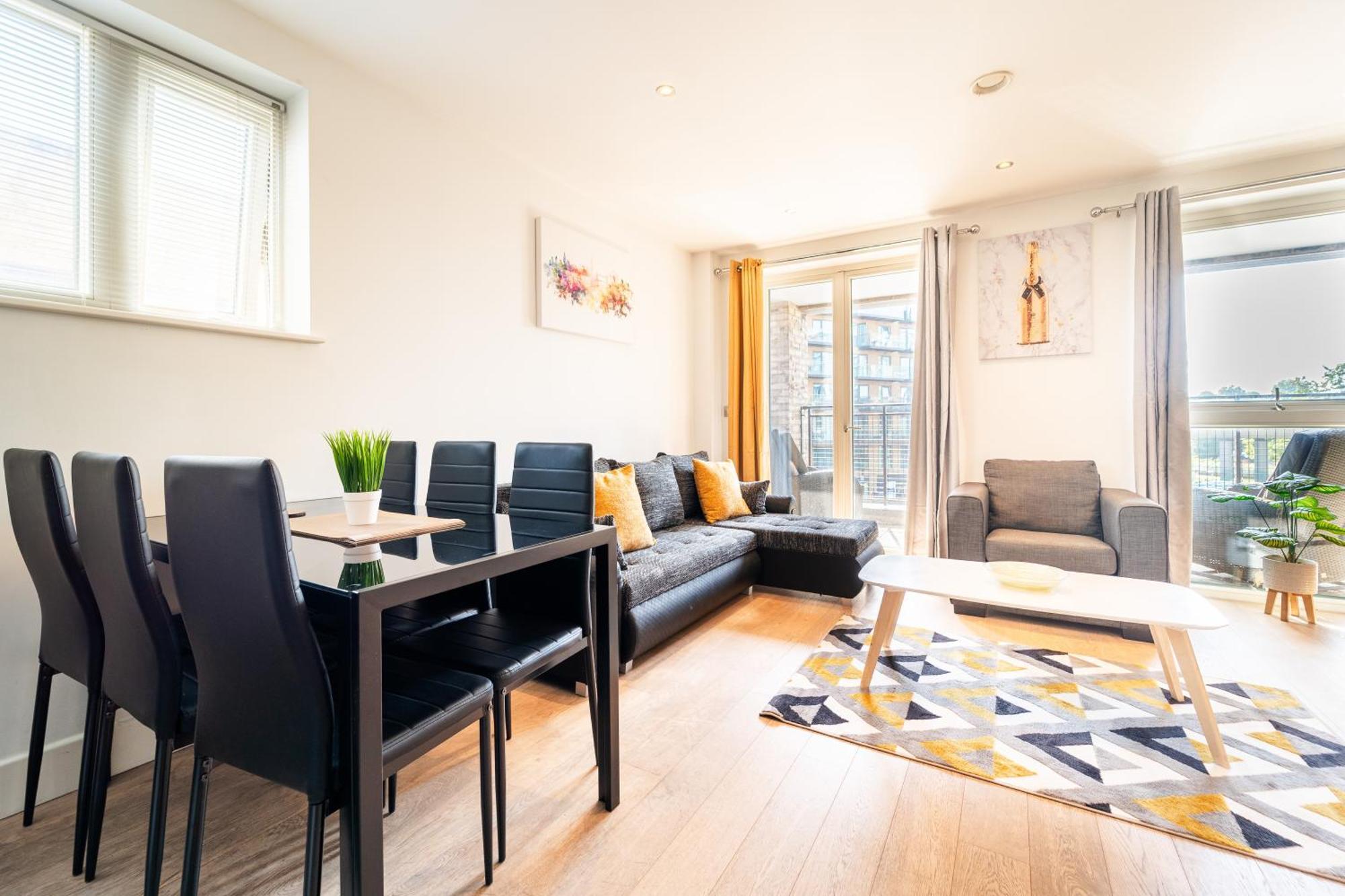 Greenwich Station Suite: Luxury 2-bed With Playstation London