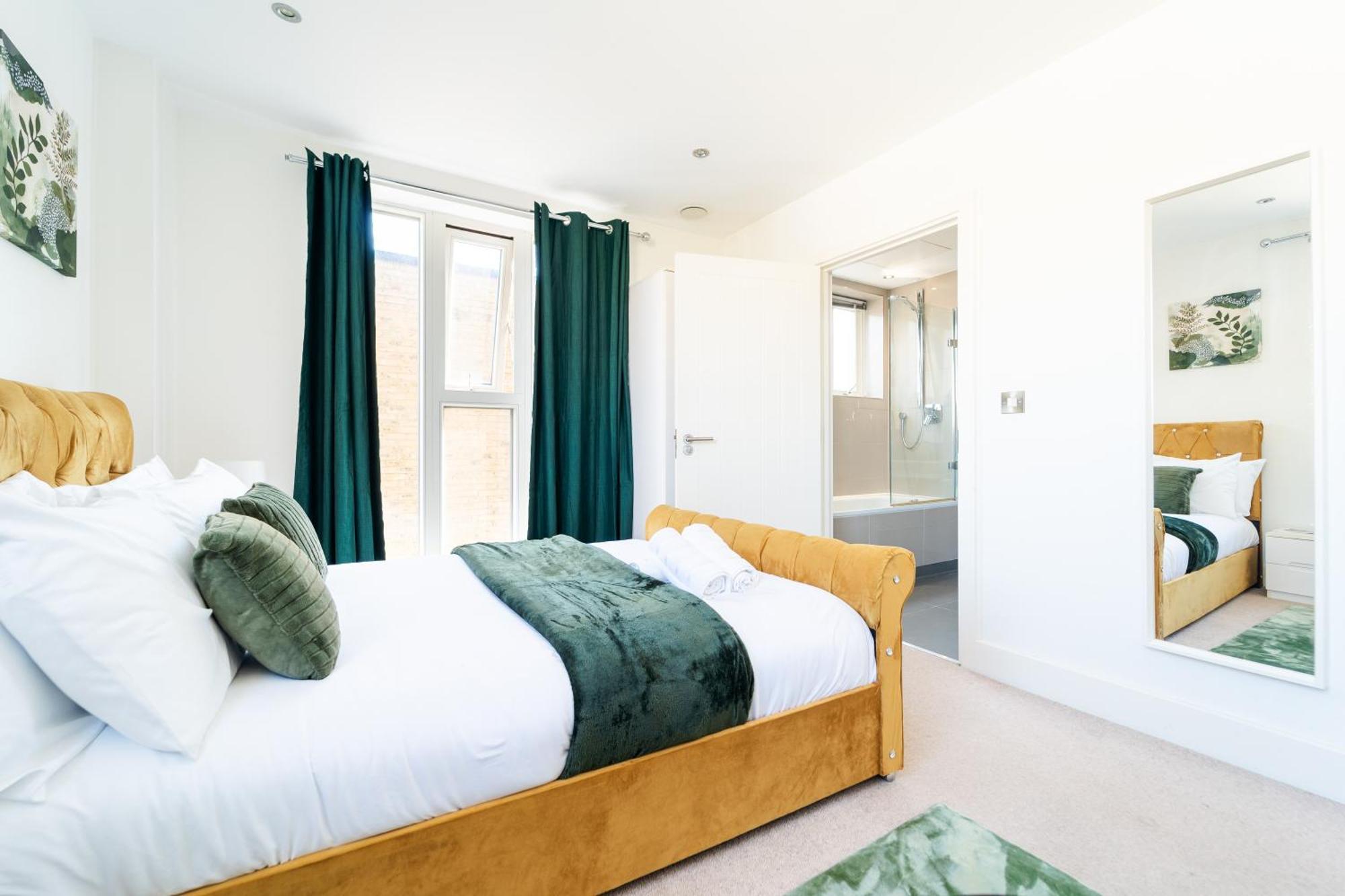 Greenwich Station Suite: Luxury 2-bed With Playstation London