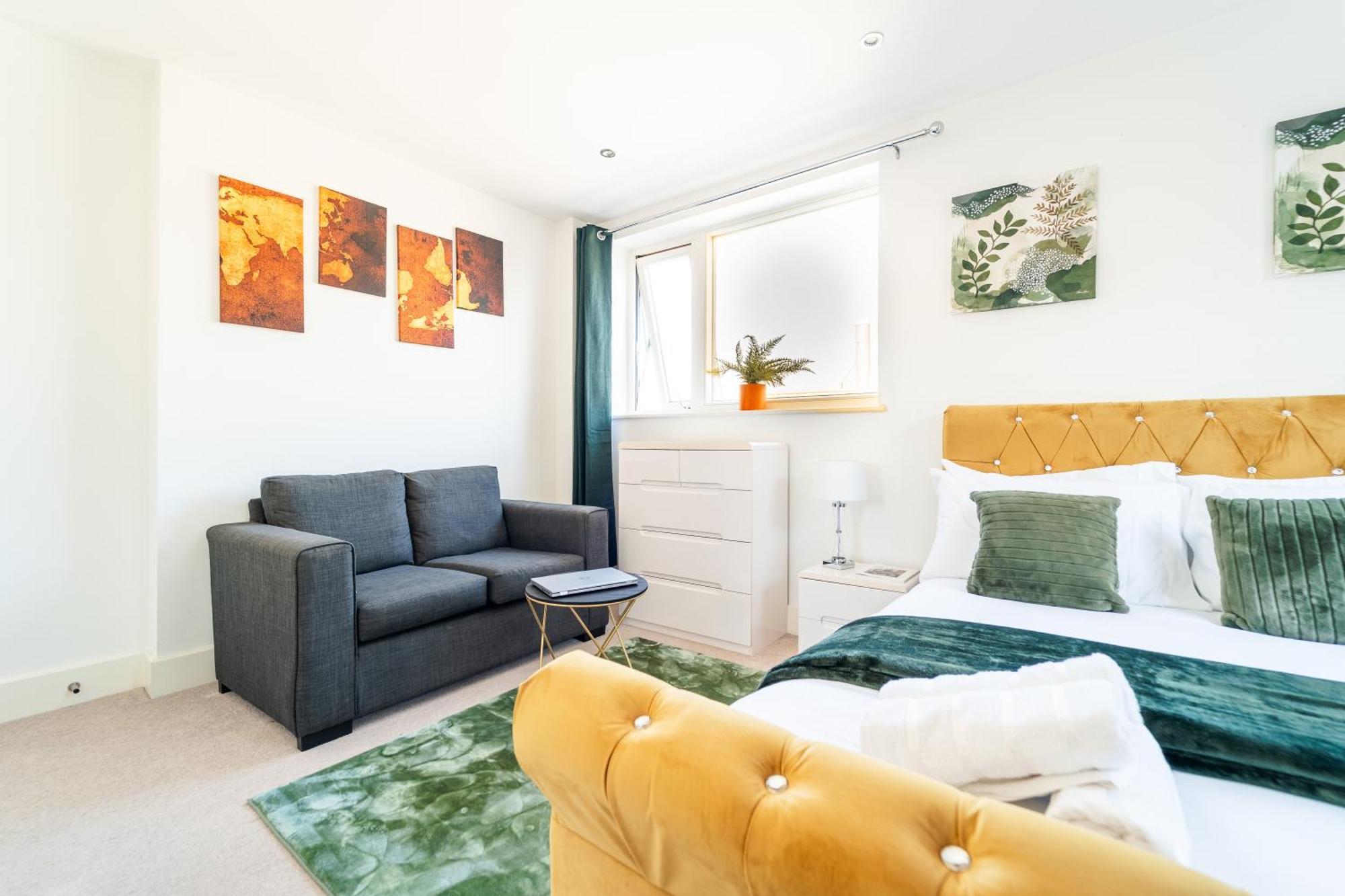 Greenwich Station Suite: Luxury 2-bed With Playstation London