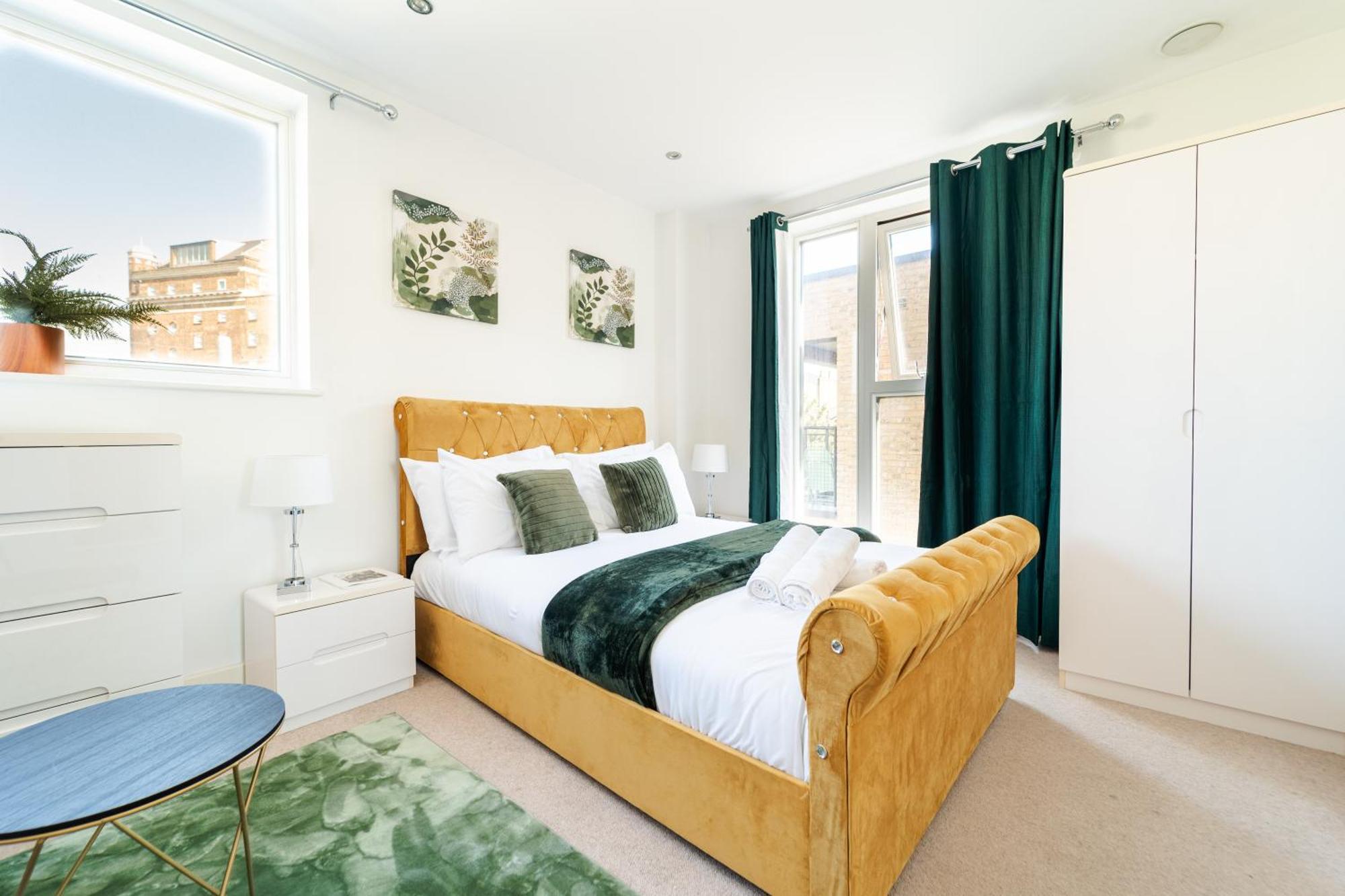 Greenwich Station Suite: Luxury 2-bed With Playstation Apartment *