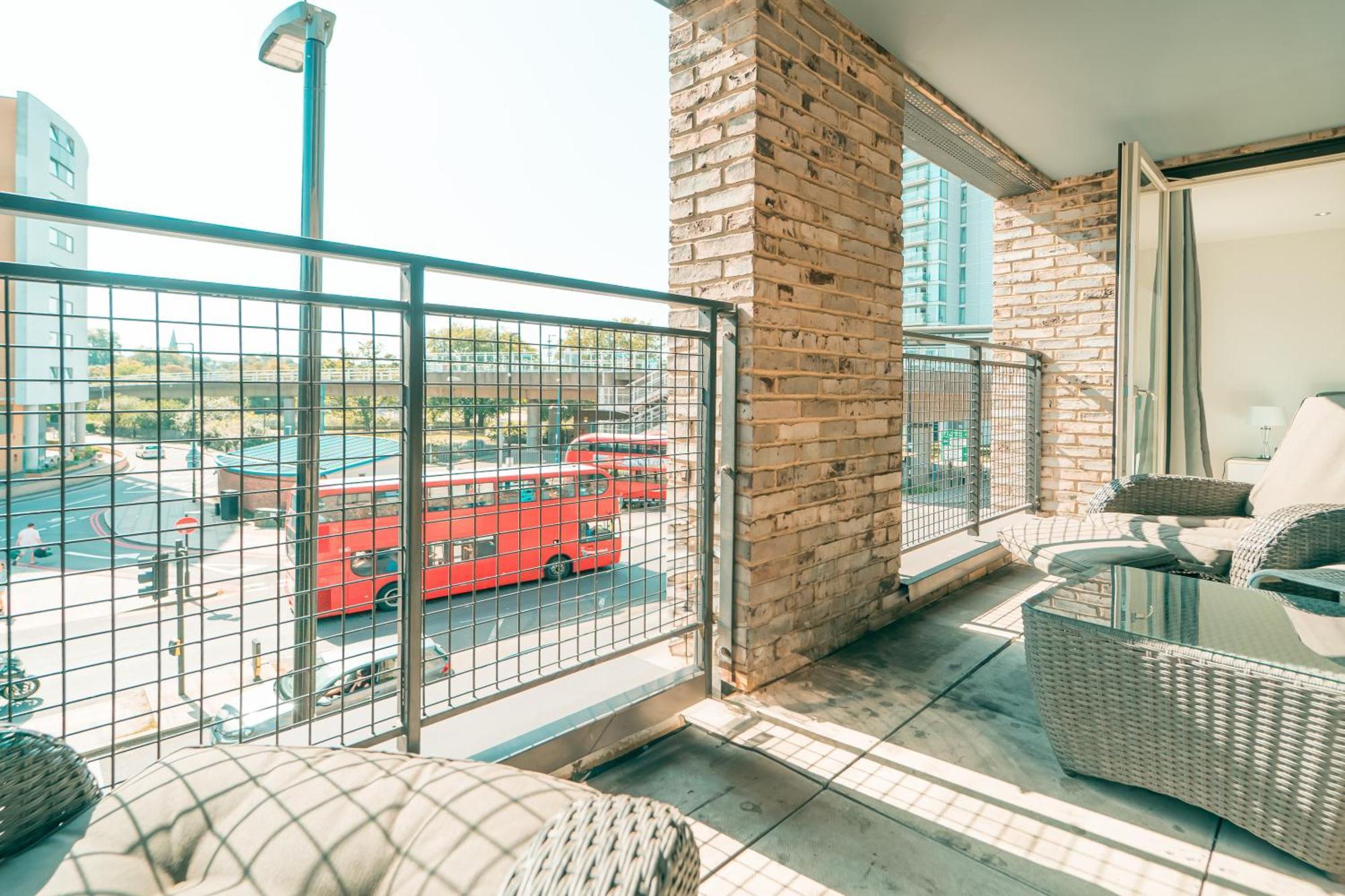 Greenwich Station Suite: Luxury 2-bed With Playstation