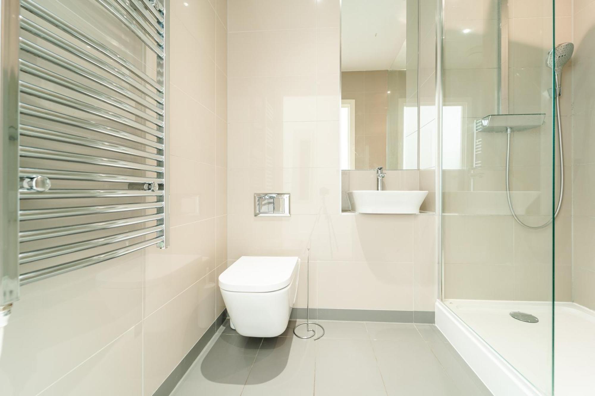 Greenwich Station Suite: Luxury 2-bed With Playstation Apartment *