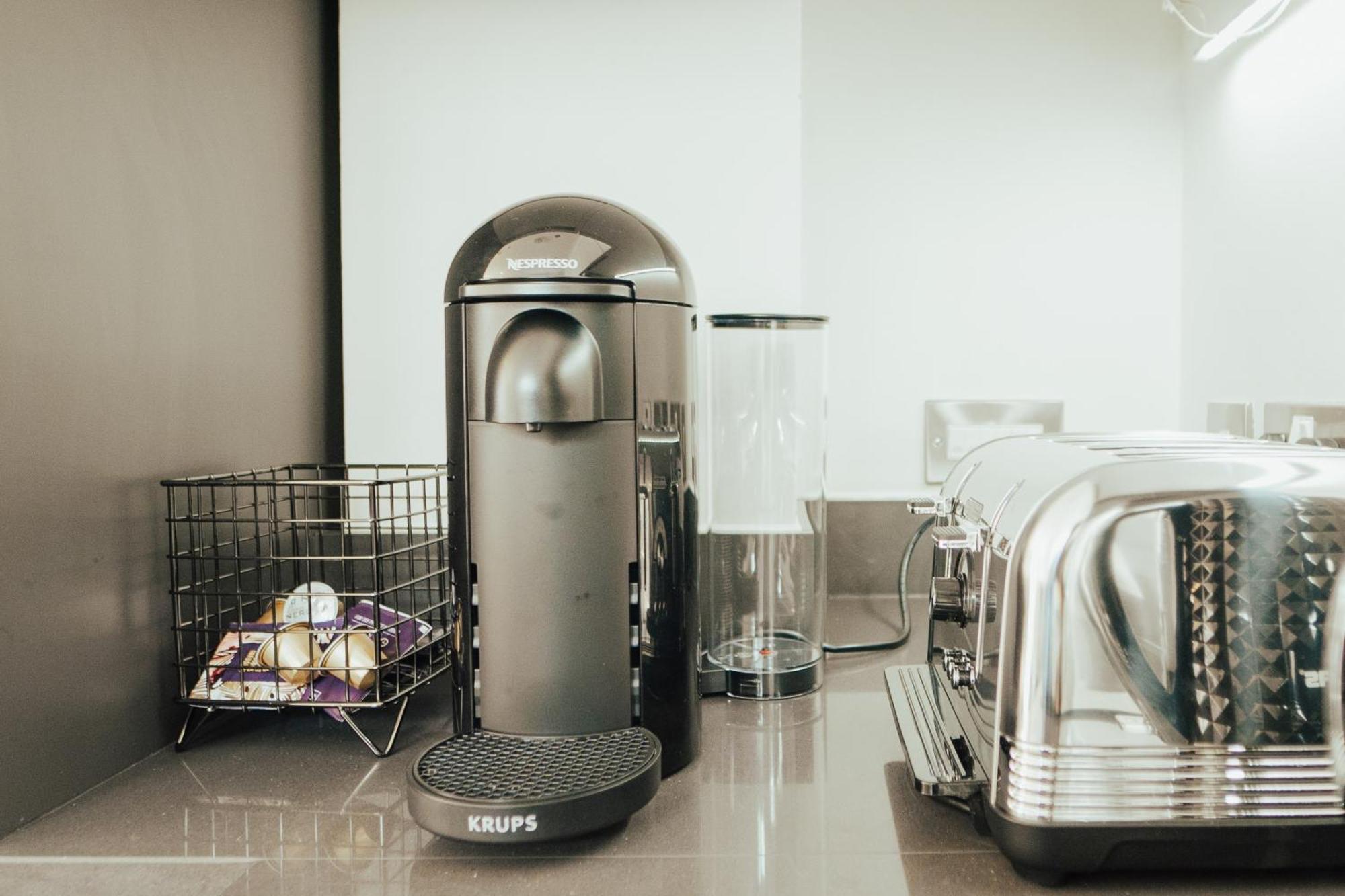 Greenwich Station Suite: Luxury 2-bed With Playstation Apartment London